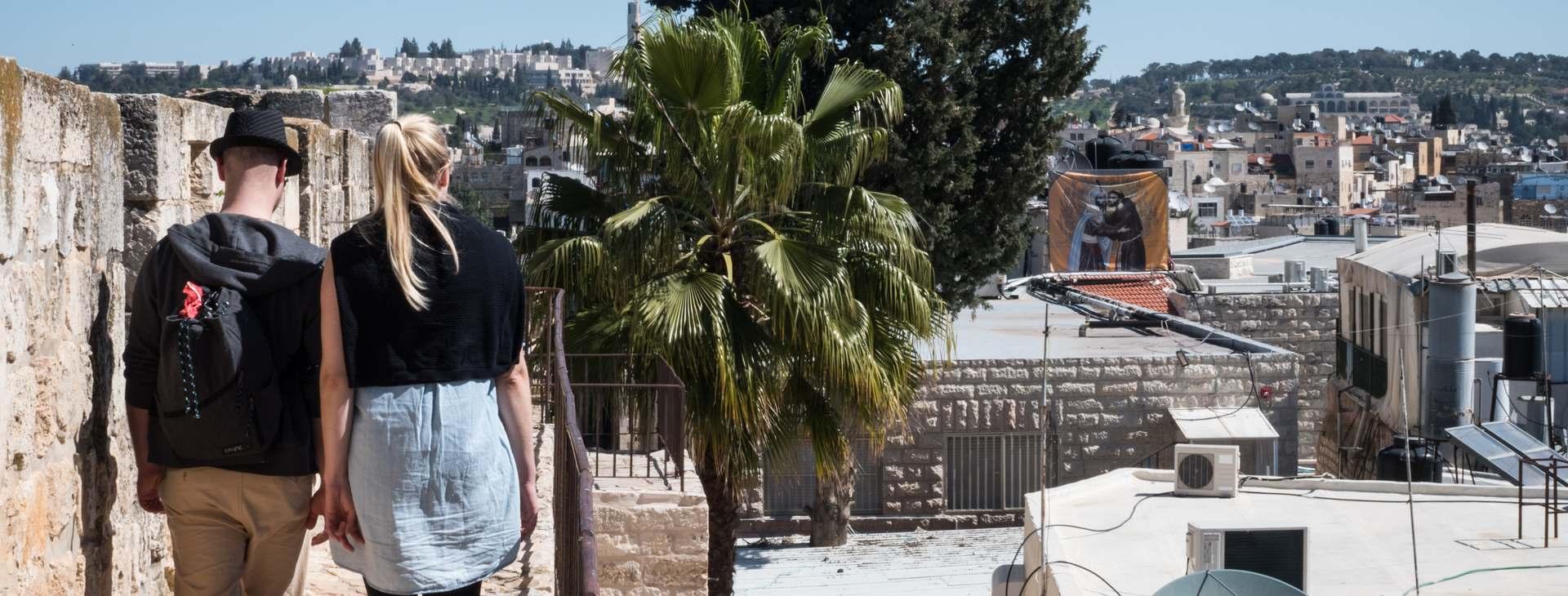 צילום של טיילת החומות בעיר העתיקה ירושלים