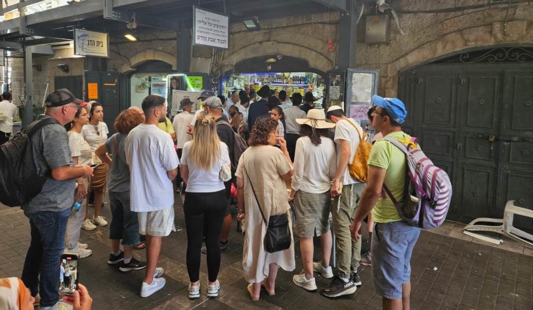 צילום של בין בוכרה לירושלים: סיור מרתק בשכונת הבוכרים עם ירושלים מחוץ לקופסה