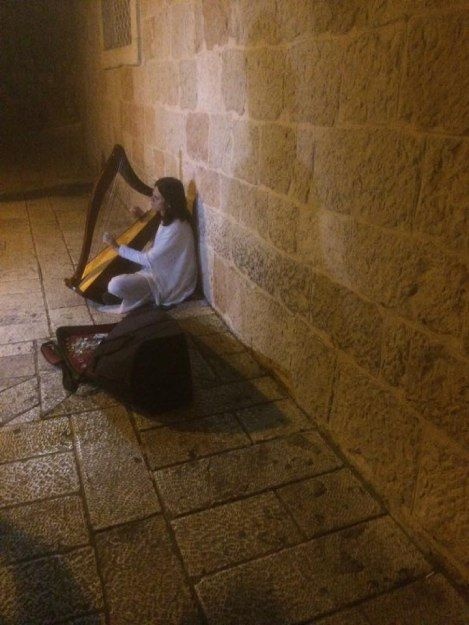 צילום של סיור סליחות מרגש בעיר העתיקה ובכותל המערבי בירושלים
