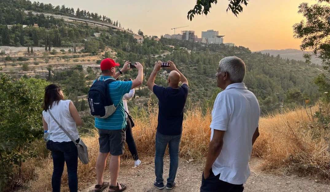 צילום של חו״ל בירושלים״: סיור בכפר עין כרם עם "ירושלים מחוץ לקופסה"
